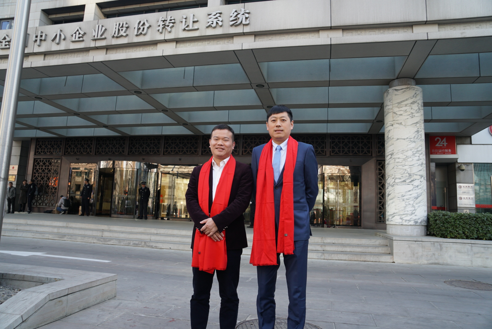 万,商翔集团董事长王文军与妻子何利琴为商翔科技股份的实际控制人